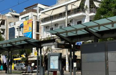 Mamour Apartments, Near Tram & 8' to Beach, Queen Bed Comfort - Foto 23