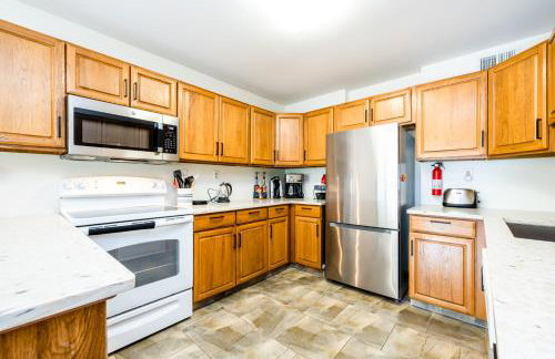 4BR Spacious Condo, Private Lake MI Beach Access, Outdoor Heated Pool - Photo 22