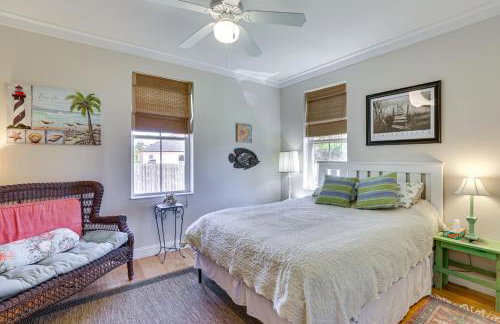 Lovely Carrabelle Home with Lake Views and Pool Access - Foto 10