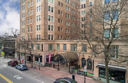 East 225 I Modern Studio in Downtown Rochester - Foto 40