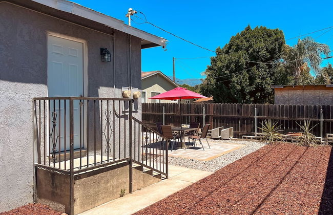 Cozy 2BR Home With Bright Interior Relaxing Patio - Foto 29