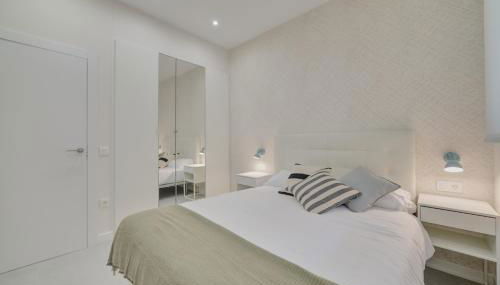 Apartamentos Pamplona Confort by Clabao - Foto 4, wardrobe