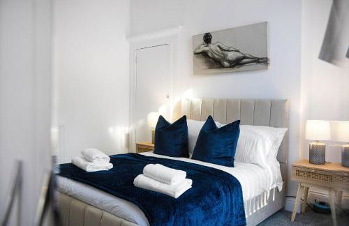 Spacious & Modern Oasis, 4-Bed House, Sleeps 7 - Foto 4