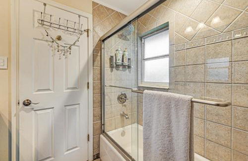 4 Mi to Beach Pet-Friendly Home in Naples! - Photo 14