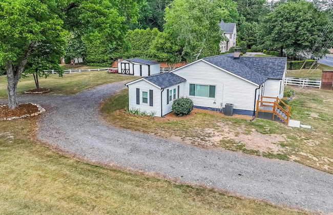 Kennesaw Cottage - Photo 29