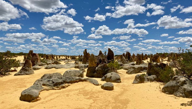 Paysages d'une autre planète dans le désert des Pinnacles