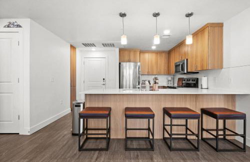 Modern Downtown 2BR 2BA Near Delta Center with Fire Pit BBQ and City Views - Photo 20