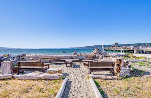 Sun-Soaked Sandy Point Haven with Beach Access! - Foto 3