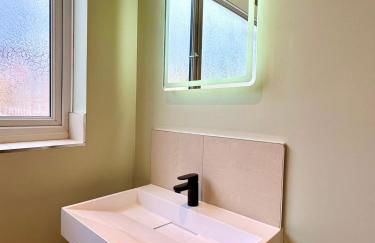 Stunning 4-Bedroom Home - 10 mins to Sandbanks Beach - Photo 35