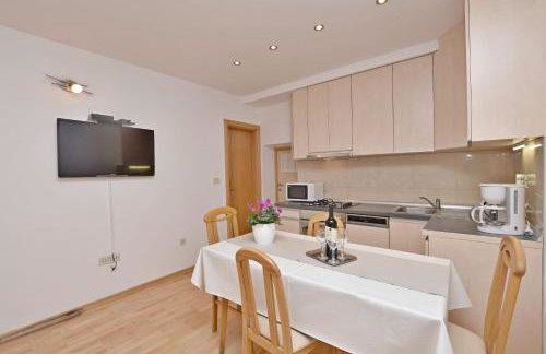 Apartment Mate - Photo 6