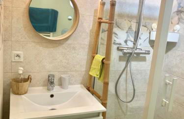 Le So Sweet, maison avec jardin clos, terrasse aménagé, jeux et jouets, baby foot, flipper, table de ping pong, à 1km de la plage d' Omaha beach et près Port en Bessin - Foto 21