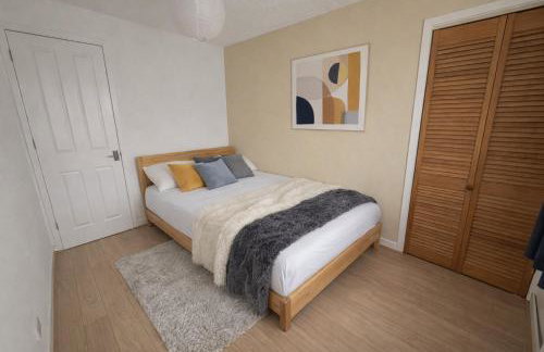 Stylish Apartment - Excellent Location - Free Parking, Fast WiFi, Smart TVs and Self-Check-In by Yoko Property - Foto 5