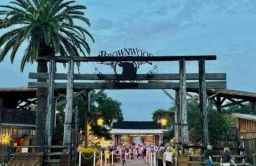 2BR Home with Golf Cart and Pool - Foto 27