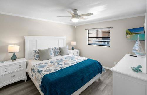 Beautiful Sunsets just Steps from Beach with King Bed and Queen Sleeper Sofa - Foto 14