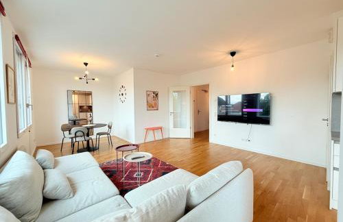 New-three room-Entire Apartment with two Balconies & Garage, Central-Fast Access to City Center - Barmbek -Stadtpark - Foto 36