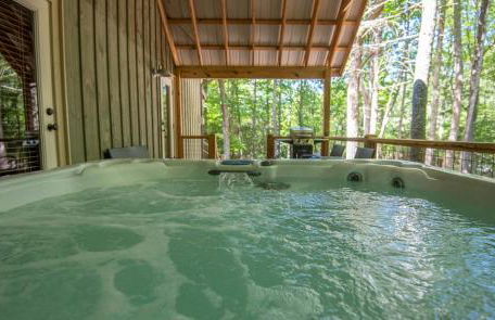 Stone's Throw Bungalow-- Hot Tub, Modern & Updated, Sleeps 2 - Foto 18