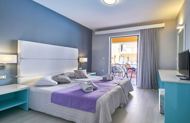 Sunrise Village Hotel - Photo 13