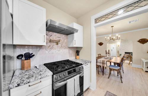 Fully Restored cottage, AMAZING game room, hot tub - Foto 24