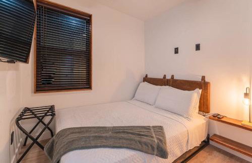 Artisan Oasis-hot Tub Fire Pit 8bd Whole House - Photo 26