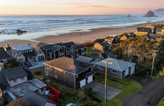 Pacific Breeze Ocean Views, Steps to Cannon Beach, Airy Coastal Retreat - Foto 1