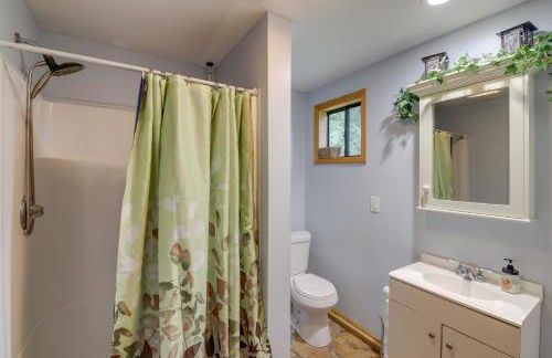 Riverfront Briceville Cabin with Patio and Fire Pit! - Foto 12