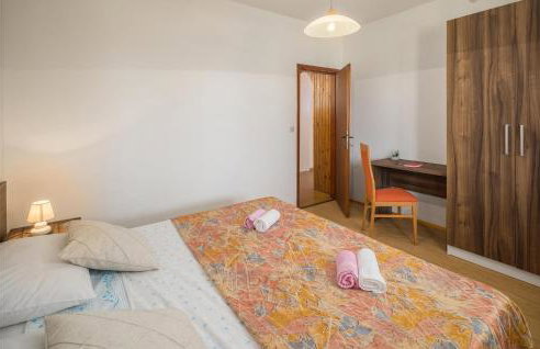 2 Bedroom Nice Apartment In Lovrecica - Foto 16