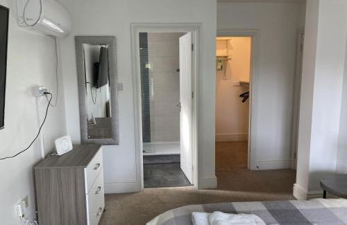 Large 4 bed detached house with parking - Foto 25