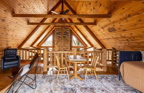 Luxury Log Cabin w Beach & Dock Sleeps 12 - Photo 3