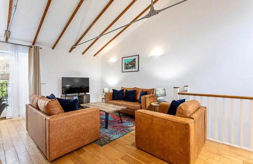 2BR, Gated parking, 50" TV, Nespresso machine - Foto 17