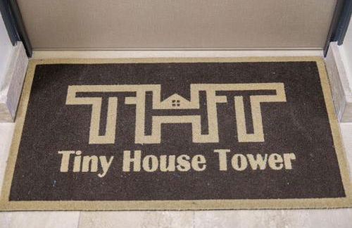 Tiny House Tower - Photo 19