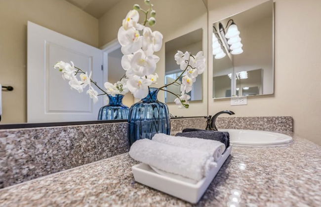 2BR Getaway Pool Gym Basketball Court Theater Access - Photo 24