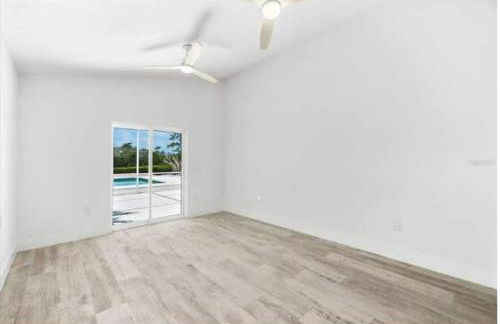 Blue Lagoon Hideaway 3BR Coastal Chic Retreat - Photo 39