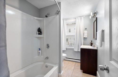 Heart of Southie - Hot Tub + Walk to Top Bars - Foto 22