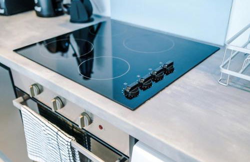 Cohost Partners Cozy Stay Heart of Warrington - Photo 30