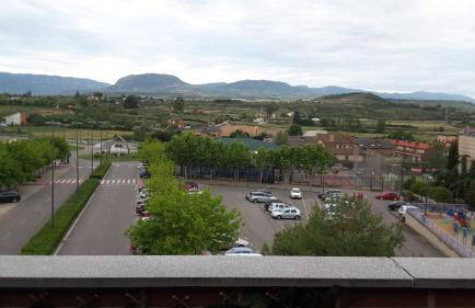 Duplex con terraza y vistas a la montaña internet aire acondicionado frente a piscinas públicas - Foto 19