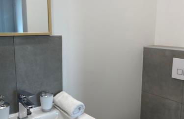 Superbe Chambre parentale avec salle de bains privée et WC privés, wifi, cuisine - Foto 13