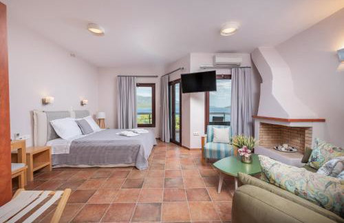 Trizonia Bay Hotel - Photo 47