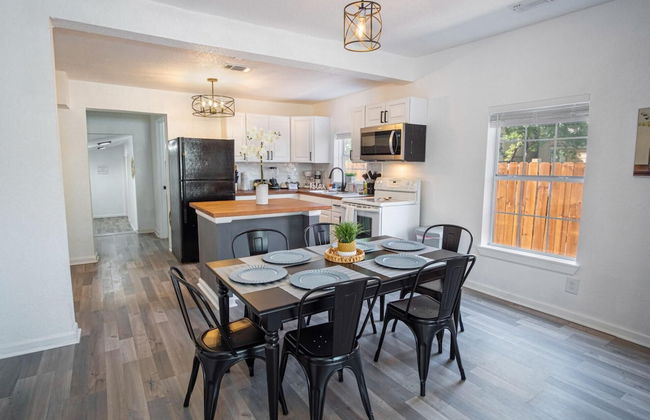 Charming 4BR 2BA Only 5 Mins Downtown Riverwalk - Foto 7