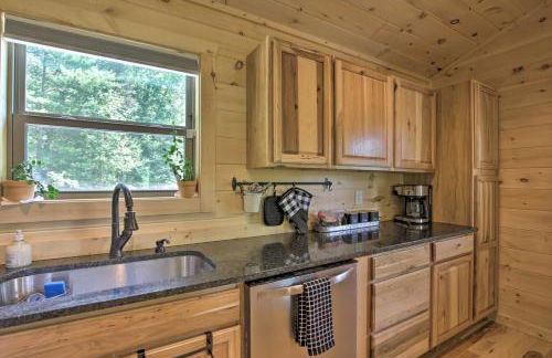 Private Hot Tub and EV Charger Cozy Murphy Cabin! - Foto 9