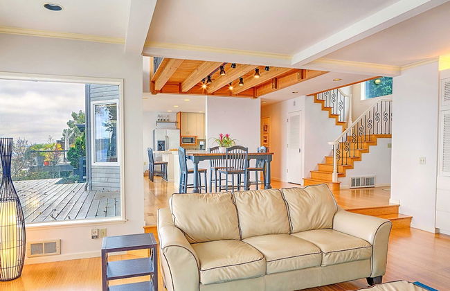 Four Stone Beach House - Photo 25