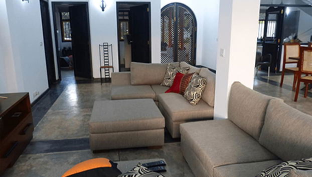 Coin salon dans le hall