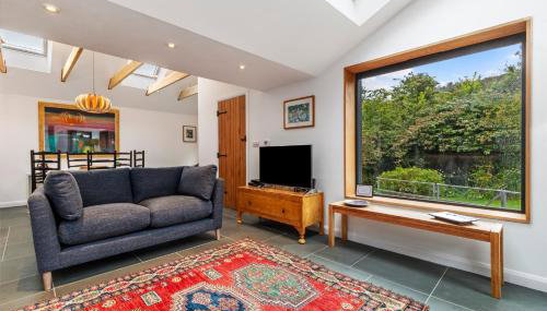 Mill Lodge, Middle Mill, Solva, Pembrokeshire - Foto 1, Garden view