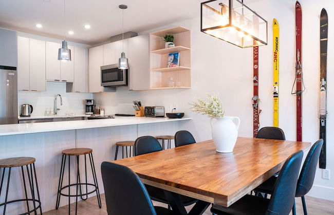 Huckin' Harry's by Revelstoke Vacations - Photo 17