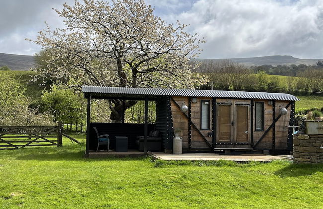 1 Bed Converted Railway Wagon Near Crickhowell - Foto 1