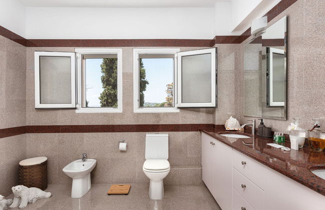 Eretria Luxurious Seafront Villa - Photo 32