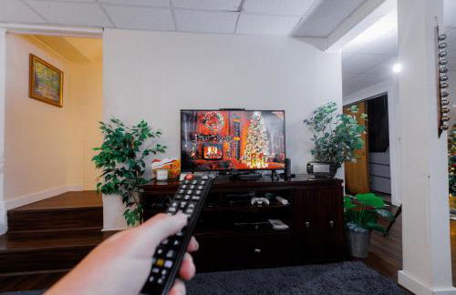 WOW!! Ultimate Pocono Retreat Hot Tub, Game Room, Fire Pit, Near Lakes & Hiking! - Foto 9