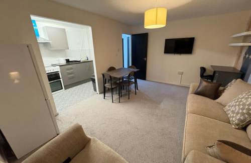 Two bed spacious apartment, central location, free parking and Wifi - Foto 4