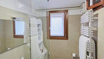 In the center of Venice - Photo 5, towels, Shower