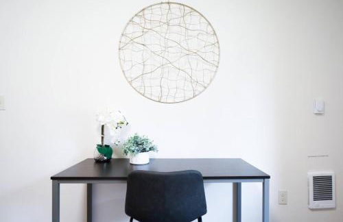 Beautiful Light-filled Farmhouse w swing & slide - Foto 20