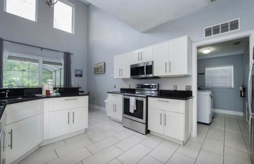 Fully Refurbished Vacation Home with South Facing Pool and Spa with Lake View in Quiet Community Nr Disney - Foto 13